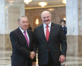 Лукашенко проинформировал Назарбаева об итогах переговоров по Украине